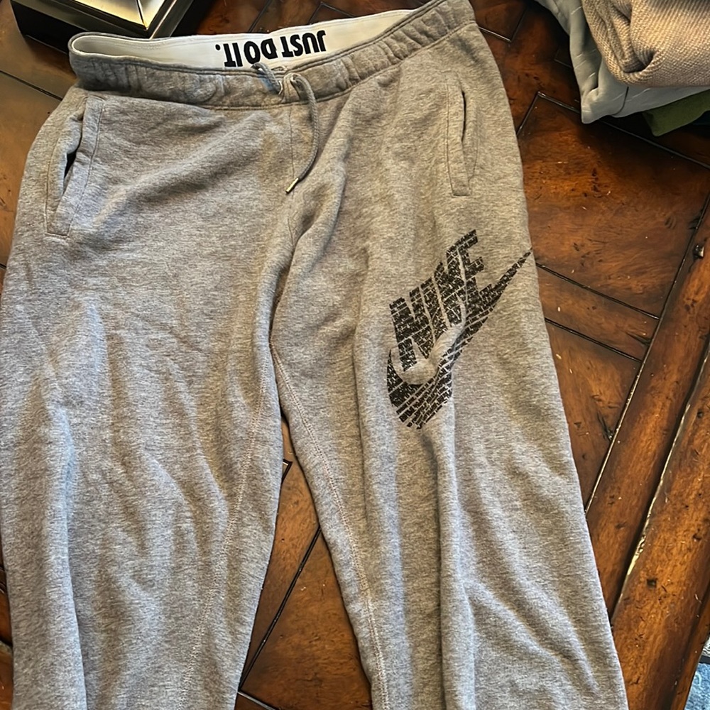 Boy’s Nike sweatpants
